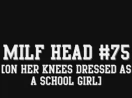 فتاة نردي ترتدي دمية روسيا مثيرة تتضخم جانبية، في حين أن الموقف التبشيري