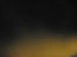 امرأة سمراء لذيذة الهواة يلعب خطفها قبل ممارسة الجنس في الهواء الطلق.
