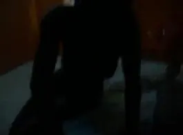 كارول تمارس الجنس الشرجي أثناء ممارسة الجنس في غرفة الصب ، خلال حفلة خاصة.