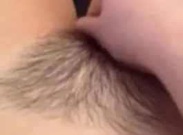صديقة ذات شعر حادة فريسبي مارس الجنس في كس من قبل لها الساخنة.