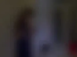 امرأة سمراء روسية تدخل في صالون تدليك مع صديقها اللاتيني لاستكشاف الجنس الجديد