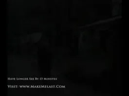 جميل جبهة مورو شقراء مارس الجنس بقضيب أسود ضخم على الأريكة