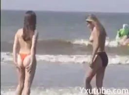 شاطئ في سن المراهقة معلق فتاة المهبل.